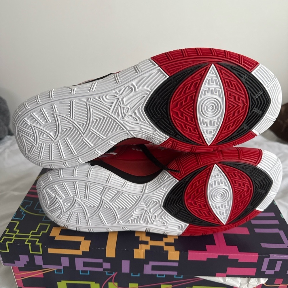 Nike x Sneaker Room Kyrie 6 "Mom" (Red) - Picture 3 of 6